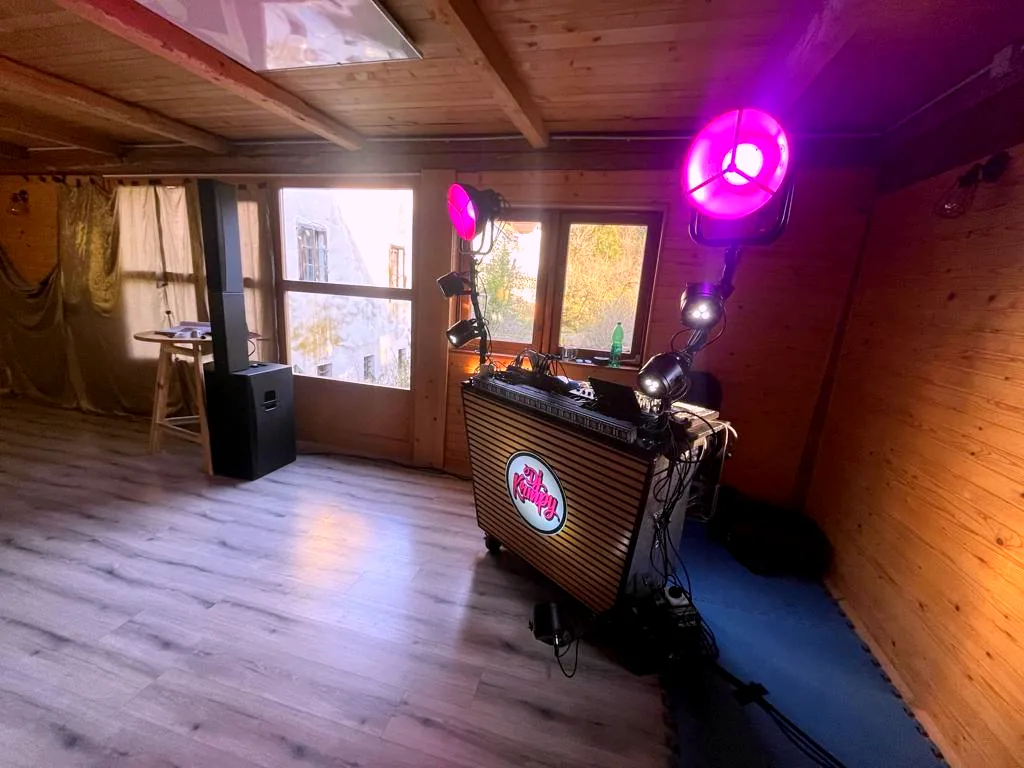 DJ pult in luči